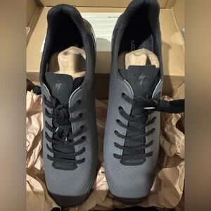 Specialized Men's Black and Gray Athletic Shoes